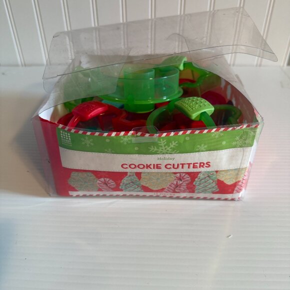 Sweet Creations Plastic Holiday Cookie Cutters With Soft Grip by Good Cook 12 Ct - Picture 3 of 11